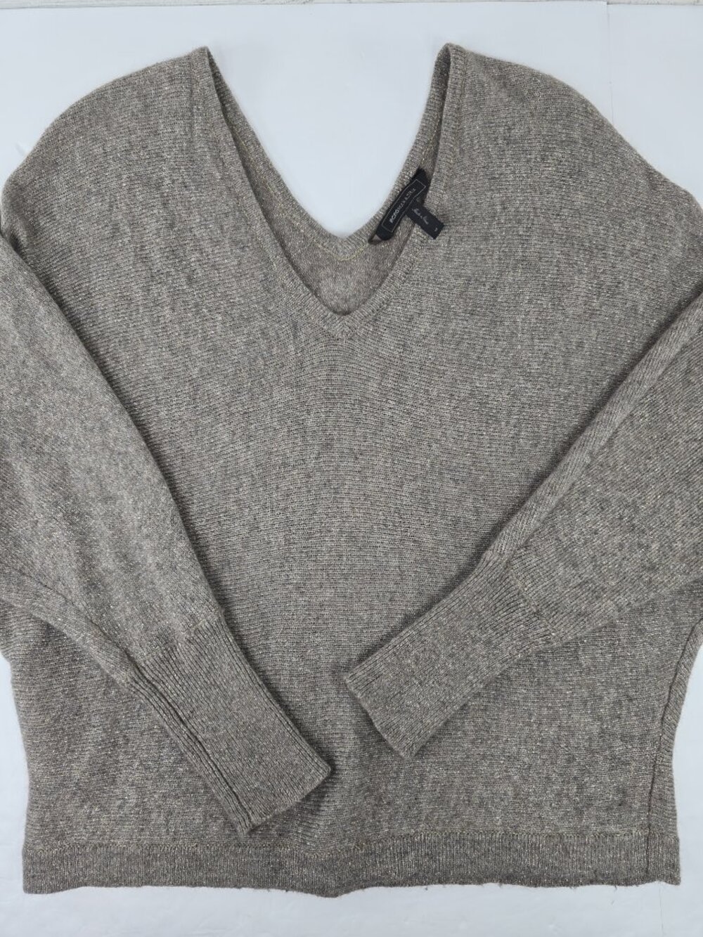 BCBGMAXAZRIA Wyatt Grey Dusk Metallic V-Neck Knit Sweater Size MEDIUM Sparkly...